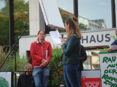 Karolina spricht