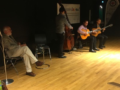 Im Bild: links Jakob Knab, rechts das Guttenberg-Trio